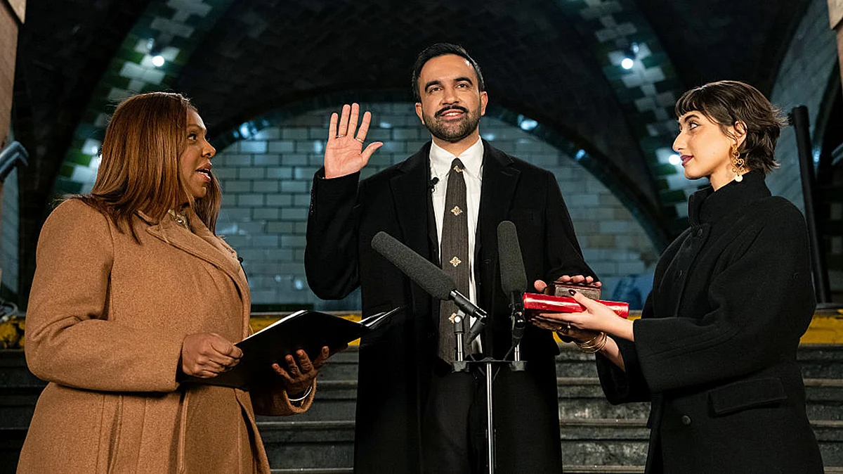 <div class="paragraphs"><p>ظہران ممدانی کی حلف برداری کا منظر / Getty Images</p></div>