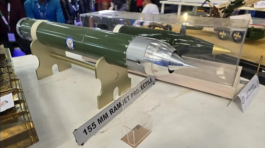 <div class="paragraphs"><p>155 ایم ایم ریمجیٹ پروجیکٹائل، تصویر ’ایکس‘&nbsp;<a href="https://x.com/DefenceDecode">@DefenceDecode</a></p></div>