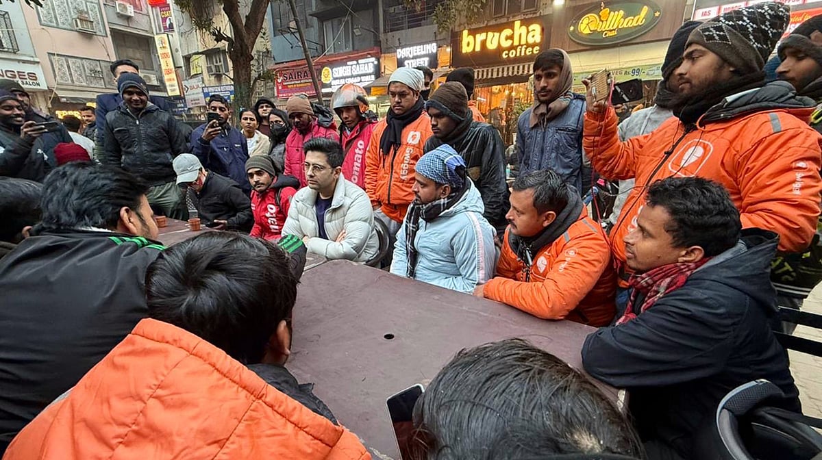 گگ ورکرس کو انسان سمجھا جائے، استعمال کے بعد پھینکے جانے والے ڈیٹا پوائنٹس نہیں: راگھو چڈھا