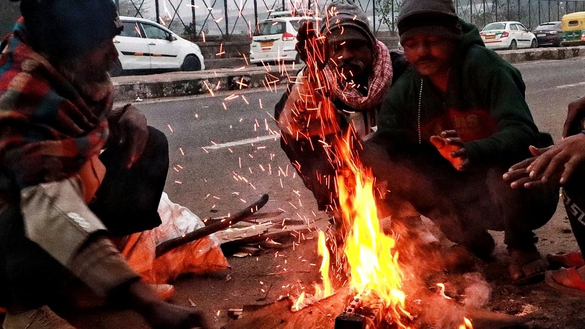 ٹھنڈ سے کانپنے لگا شمالی ہندوستان، دہلی سمیت کئی ریاستوں میں سرد لہر کا حملہ، کہرے نے بڑھائی پریشانی
