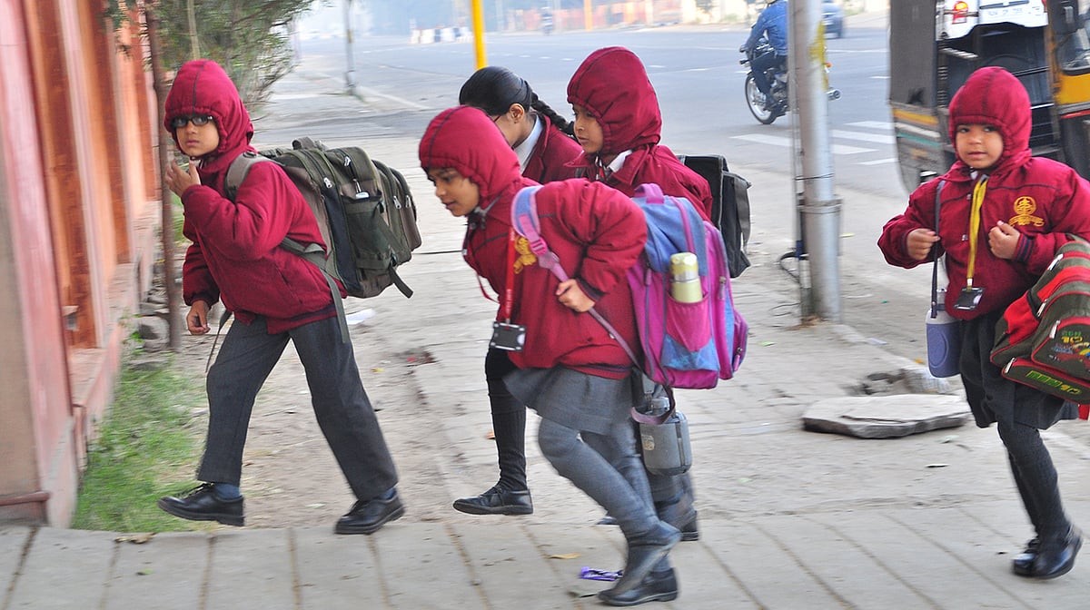 اتر پردیش میں سردی کی شدت برقرار، آٹھویں تک اسکول بند