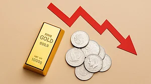 چاندی کی قیمت میں 12 ہزار روپے سے زیادہ گراوٹ، سونا بھی ہوا سستا