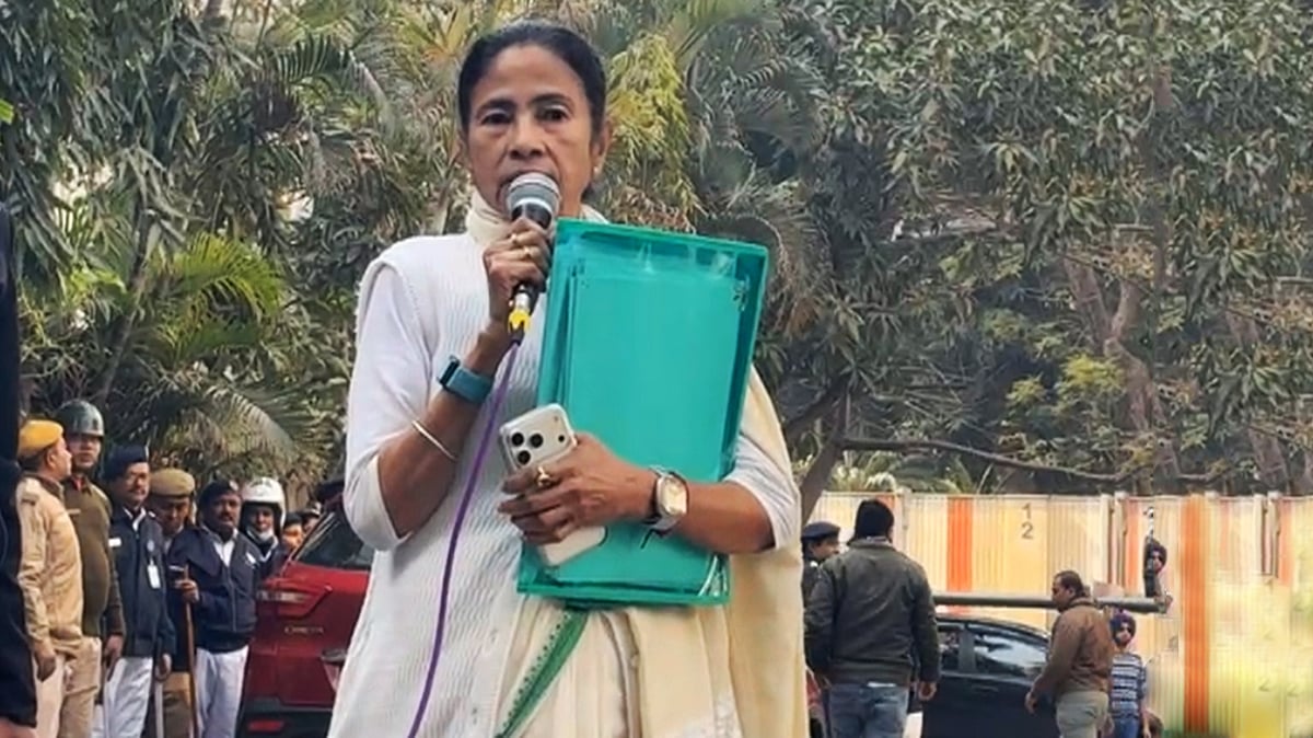 <div class="paragraphs"><p>ممتا بنرجی / آئی اے این ایس</p></div>