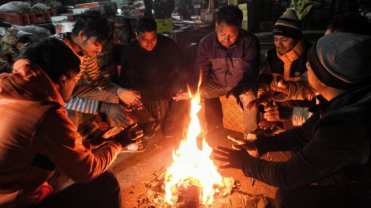 دہلی میں کہرے کا سلسلہ جاری، ایئرلائنز نے سفری ایڈوائزری جاری کی