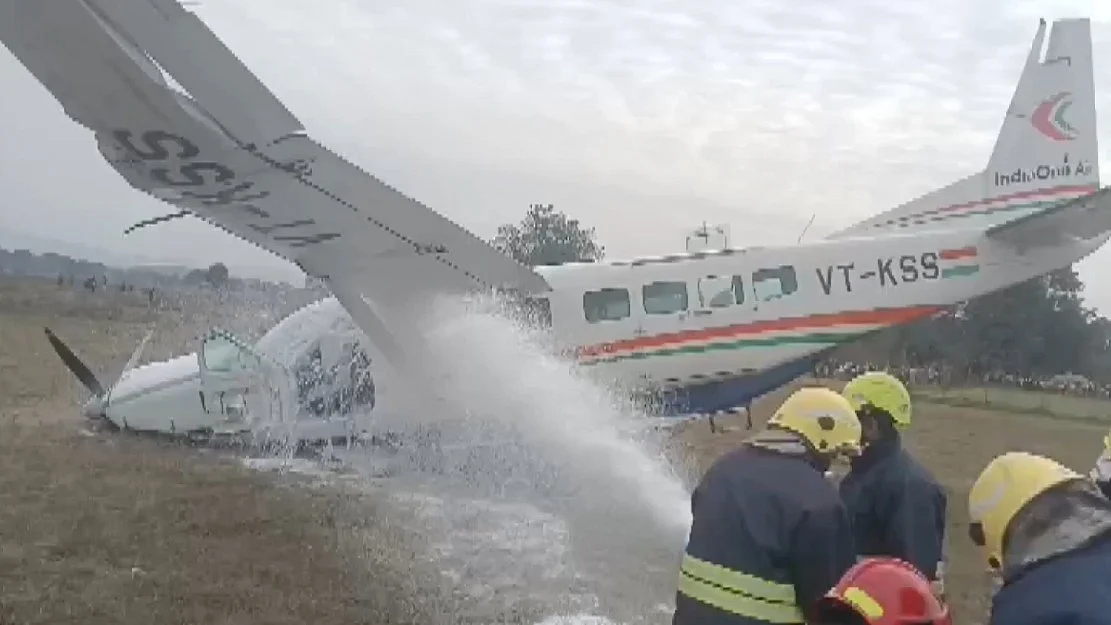 <div class="paragraphs"><p>حادثہ کا شکار&nbsp;چارٹرڈ طیارہ (ویڈیو گریب)</p></div>