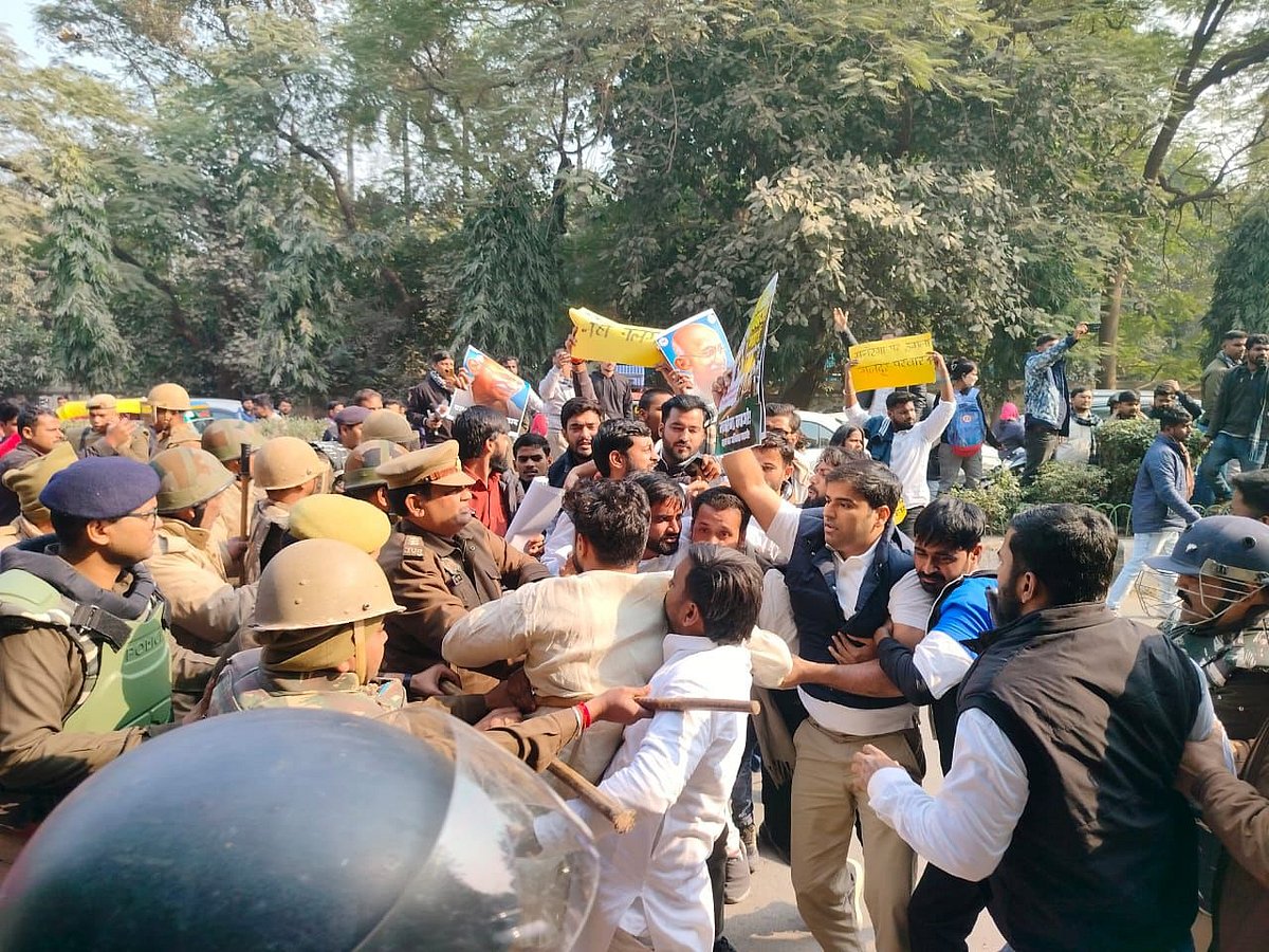 این ایس یو آئی کے ’منریگا بچاؤ سنگرام مارچ‘ پر پولیس کی بربریت، وارانسی میں قومی صدر ورون چودھری گرفتار