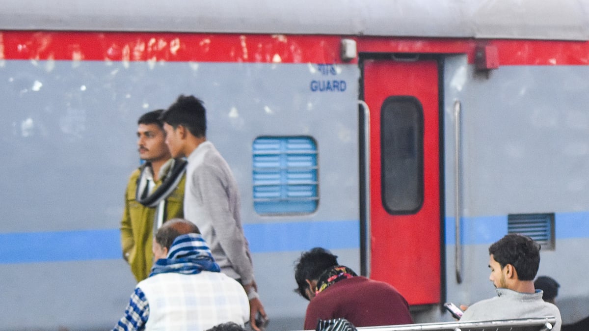 مدھیہ پردیش: ریٹائرڈ ملازمین کو دیے گئے چاندی کے سکے تانبے کے نکلے، سی بی آئی تحقیقات کا مطالبہ