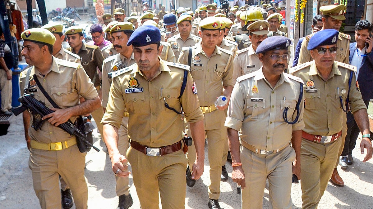 <div class="paragraphs"><p>سمبھل میں فلیگ مارچ کی&nbsp;فائل تصویر / آئی اے این ایس</p></div>