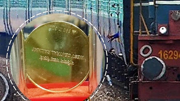 ’مودی حکومت ریلوے ملازمین کو بھی چونا لگا رہی، غضب فراڈ لوگ ہیں‘، چاندی کا نقلی سکہ دیے جانے پر کانگریس حملہ آور