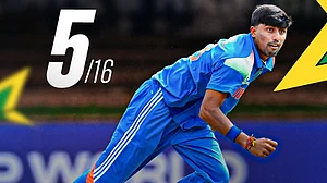 <div class="paragraphs"><p>پلیئر آف دی میچ ہینل پٹیل، تصویر بشکریہ @BCCI</p></div>