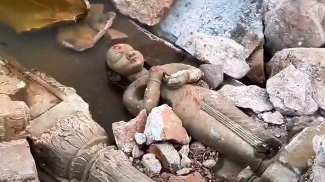 حسن آرائی کے نام پر سینکڑوں سال قدیم مورتیاں توڑے جانے سے کانگریس ناراض، مودی حکومت پر تاریخ مٹانے کا الزام