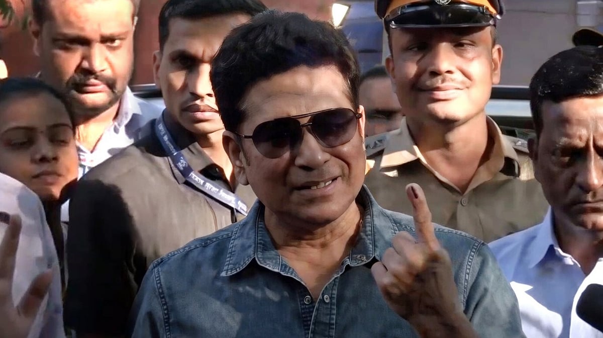 مہاراشٹر بلدیاتی انتخابات 2026: سچن تندولکر کی ووٹنگ، فلمی اداکاروں کی بھرپور شرکت