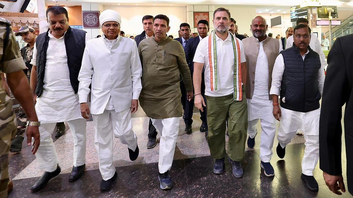 اندور پہنچے راہل گاندھی، آلودہ پانی سے بیمار لوگوں اور متوفیوں کے اہل خانہ سے ملاقات، حکومت کی لاپرواہی کو بتایا ذمہ دار