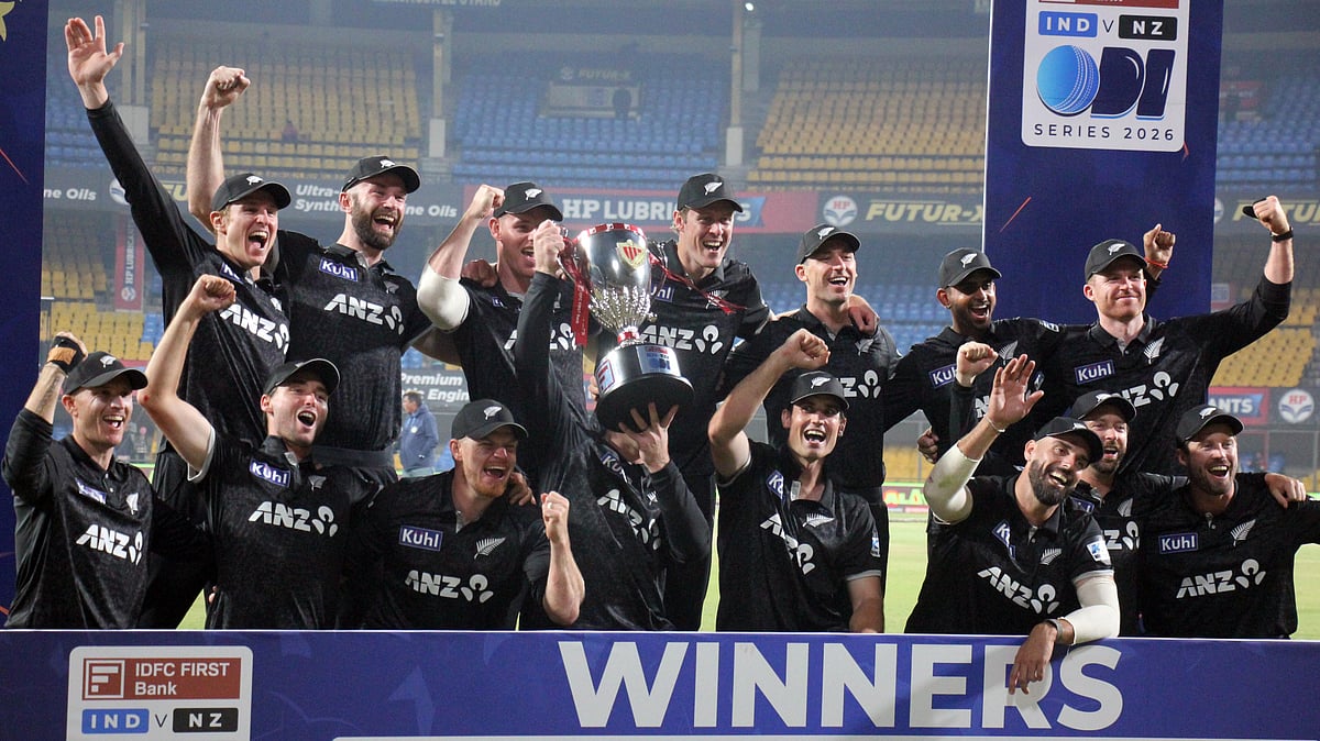 نیوزی لینڈ نے ون ڈے سیریز اپنے نام کی، کپتان گل ہارنے کے بعد غم و غصےمیں