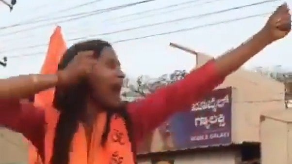 کرناٹک: درگاہ کی جانب تیر چلانے کا اشارہ کرنے والی ہرشیتا ٹھاکر سمیت 7 لوگوں کے خلاف ایف آئی آر درج