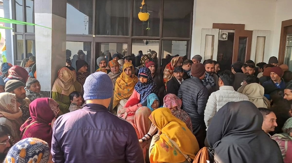 سہارنپور میں ہولناک واقعہ: ایک کمرے سے ماں، باپ اور دو بچوں سمیت 5 لاشیں برآمد، پولیس تحقیقات جاری