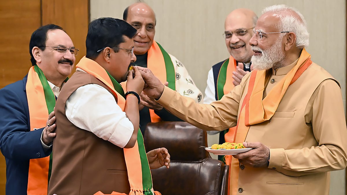 صدر بننے کے بعد نتن نوین نے ونود تاوڑے کو کیرالہ کا انچارج مقرر کیا