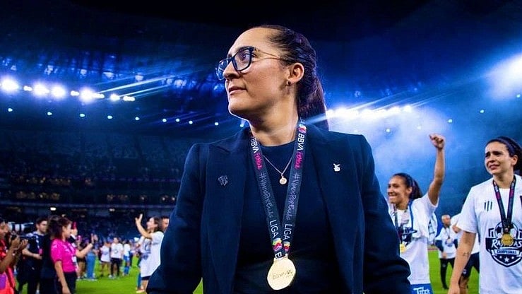 <div class="paragraphs"><p>امیلیا والورڈے</p></div>