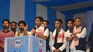 <div class="paragraphs"><p>’ہم بدلیں گے‘ مہم کا آغاز کرنے کے بعد تقریب سے خطاب کرتے ہوئے ورون چودھری، تصویر ’ایکس‘ @INCIndia</p></div>