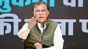 <div class="paragraphs"><p>پریس کانفرنس سے خطاب کرتے ہوئے پون کھیڑا</p></div>