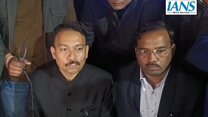 الانکر اگنی ہوتری کے یرغمال بنائے جانے کے الزام سے ہنگامہ