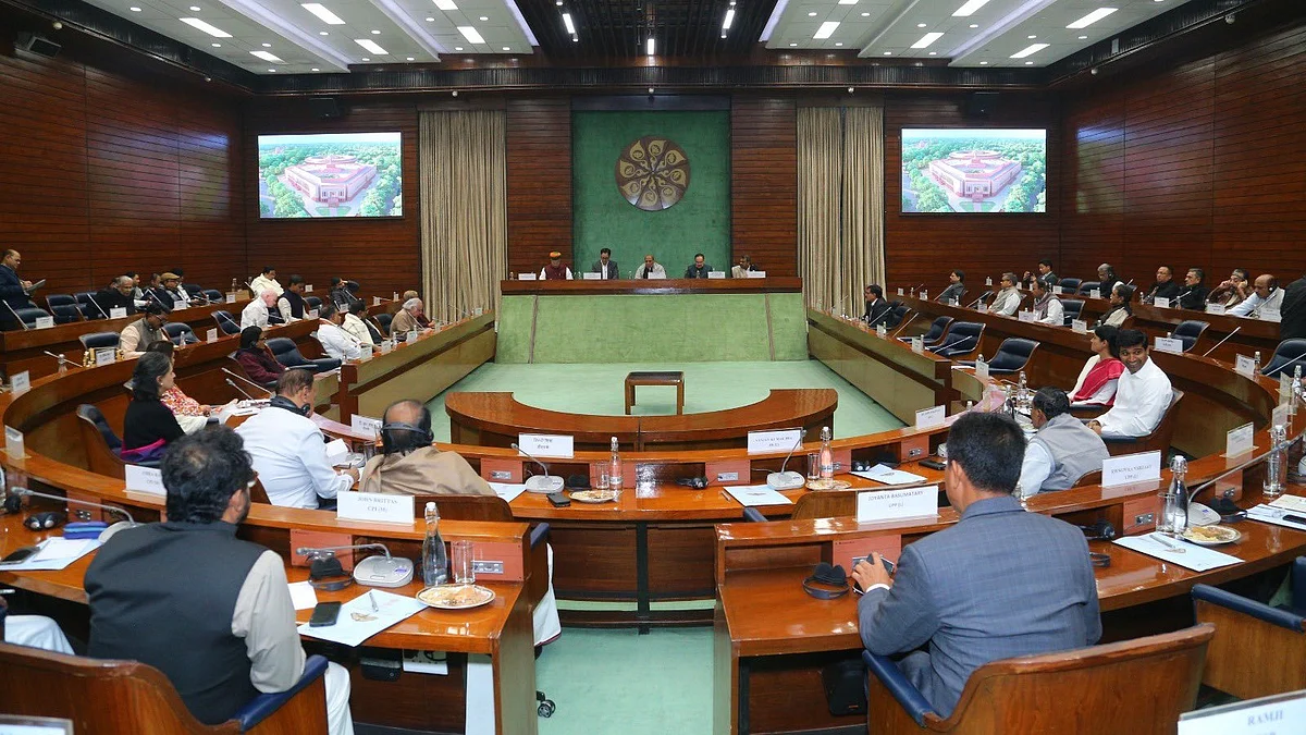 <div class="paragraphs"><p>آل پارٹی میٹنگ، تصویر سوشل میڈیا، بشکریہ&nbsp;@mpa_india</p></div>