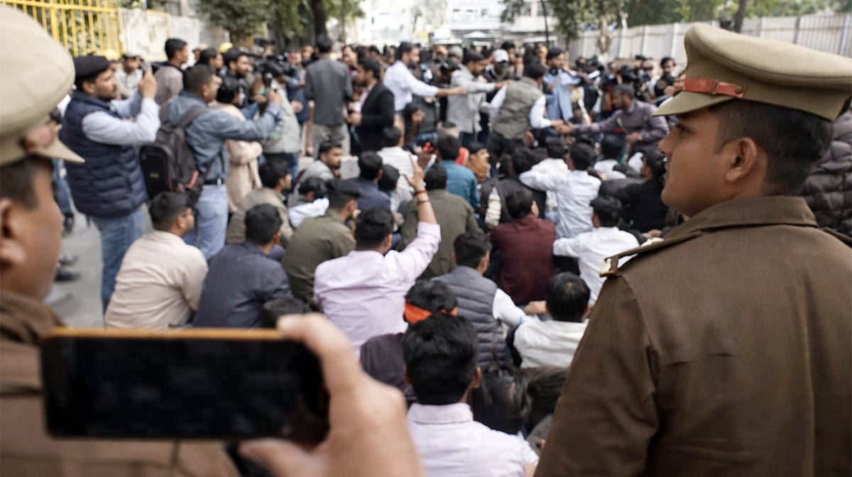 یو جی سی کے نئے ضوابط کے خلاف لکھنؤ اور دہلی میں طلبہ کا احتجاج، حکومت پر دباؤ میں اضافہ