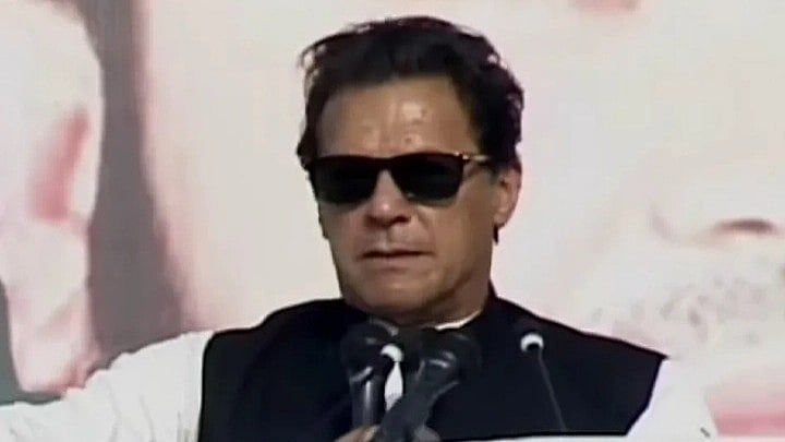 عمران خان کا فوری علاج نہ ہوا تو ان کی بینائی کے مستقل ضائع ہونے کا سنگین خطرہ!