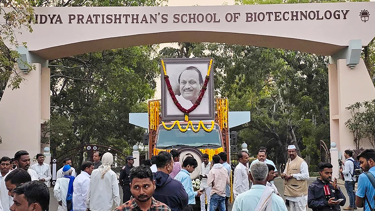 <div class="paragraphs"><p>اجیت پوار کی آخری رسومات ادا / آئی اے این ایس</p></div>