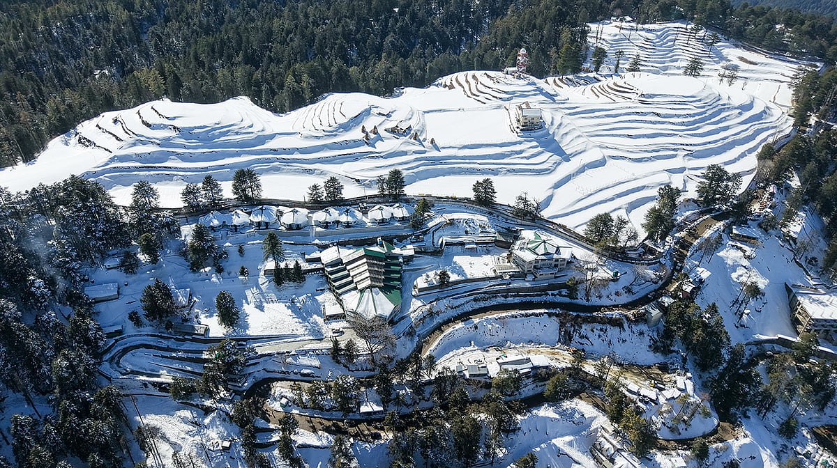 ہماچل پردیش میں شدید برفباری، 655 سڑکیں بند، 31 جنوری سے ایک اور سخت موسمی دور کا امکان