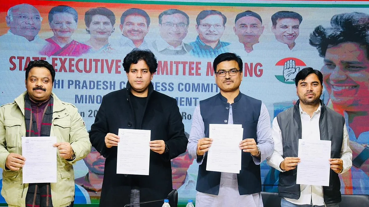 <div class="paragraphs"><p>رکن پارلیمنٹ عمران پرتاپ گڑھی کانگریس ممبرشپ فارم کا اجرا کرتے ہوئے</p></div>