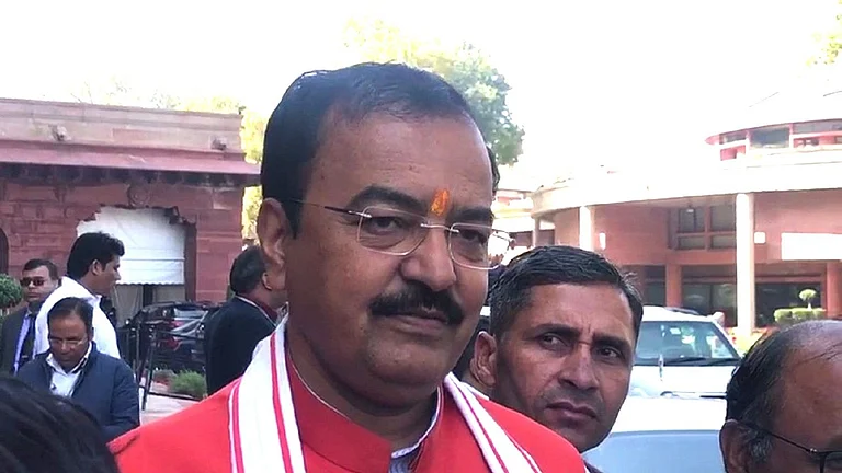 گائے کو 40 دن کے اندر ریاستی جانور قرار دیں، ورنہ... شنکراچاریہ نے یوگی حکومت کو الٹی میٹم