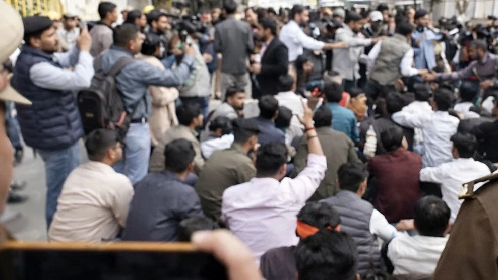 <div class="paragraphs"><p>احتجاج کا منظر / ویڈیو گریب</p></div>