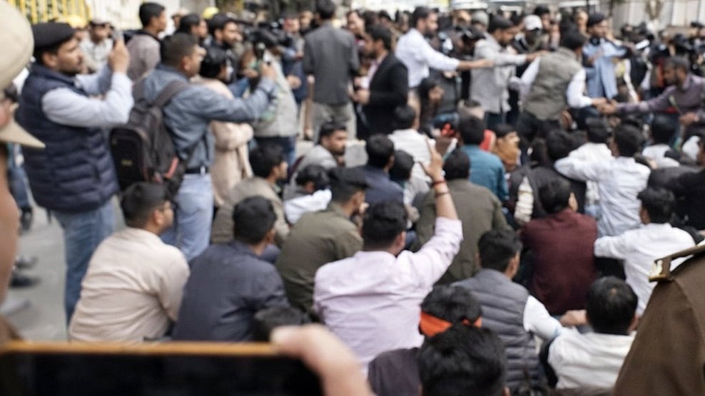 <div class="paragraphs"><p>احتجاج کا منظر / ویڈیو گریب</p></div>