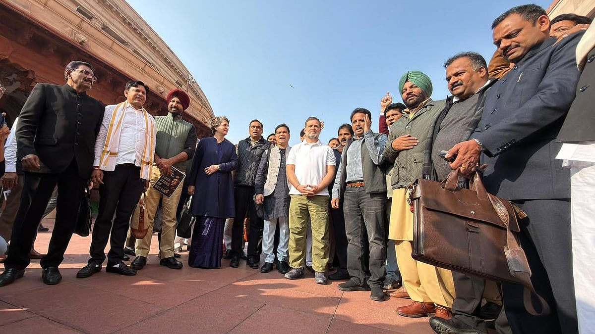 <div class="paragraphs"><p>مکر دوار پر احتجاجی مظاہرہ کرتے ہوئے اپوزیشن لیڈران، تصویر ’ایکس‘ @INCIndia</p></div>