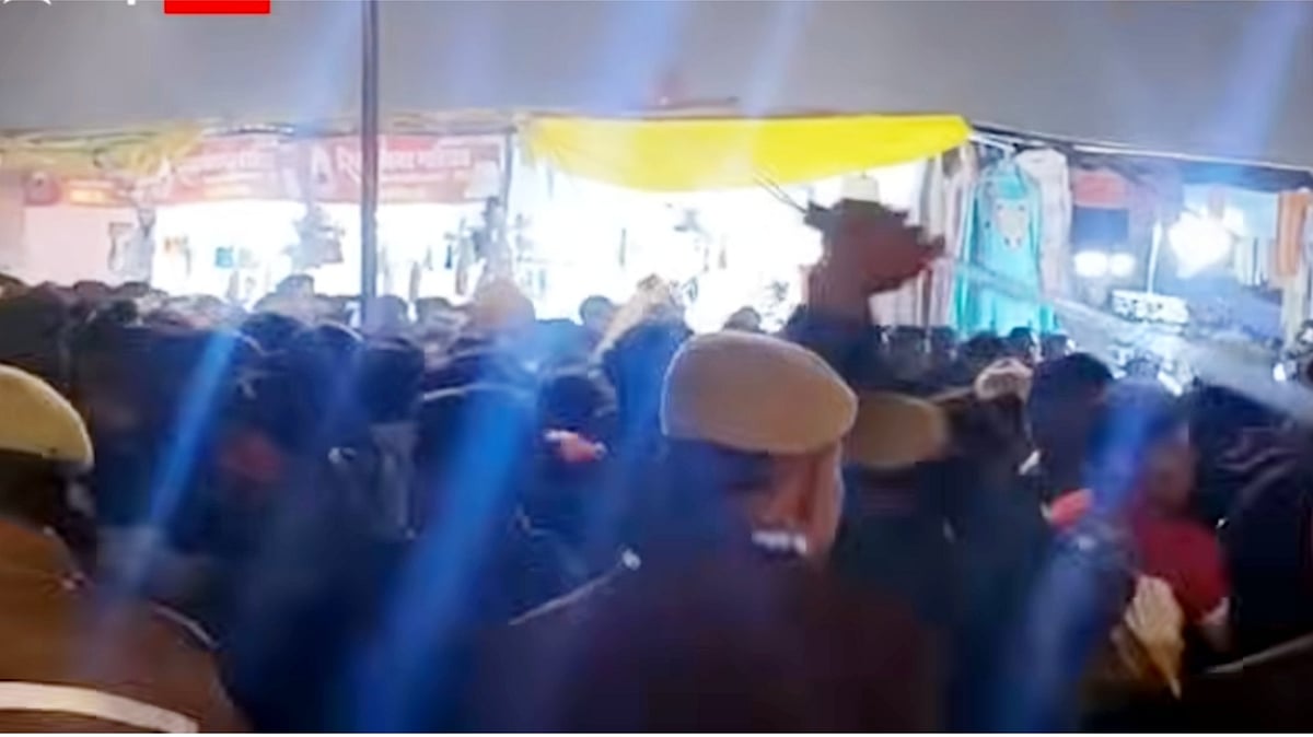 ’سدھارتھ نگر فیسٹیول‘ میں پون سنگھ کے شو میں بھگدڑ، پولیس نے دکھائی طاقت، لاٹھی چارج میں متعدد زخمی