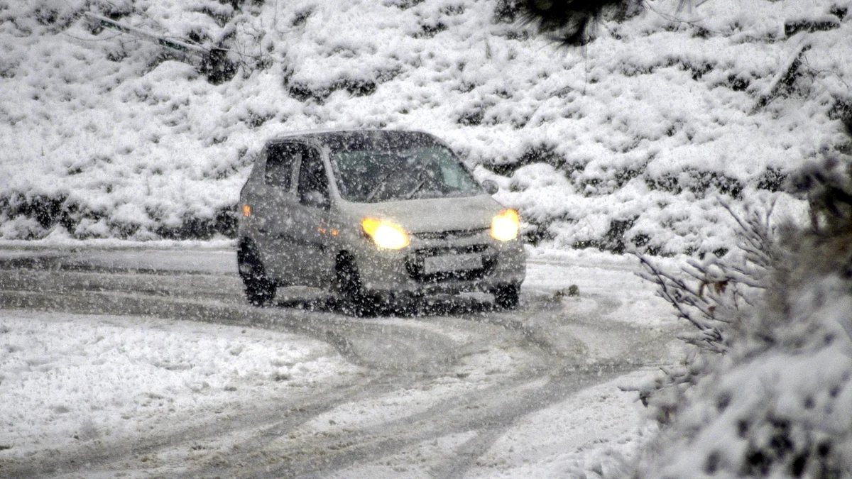 <div class="paragraphs"><p> برف باری فائل فوٹو/ تصویر آئی اے این ایس</p></div>