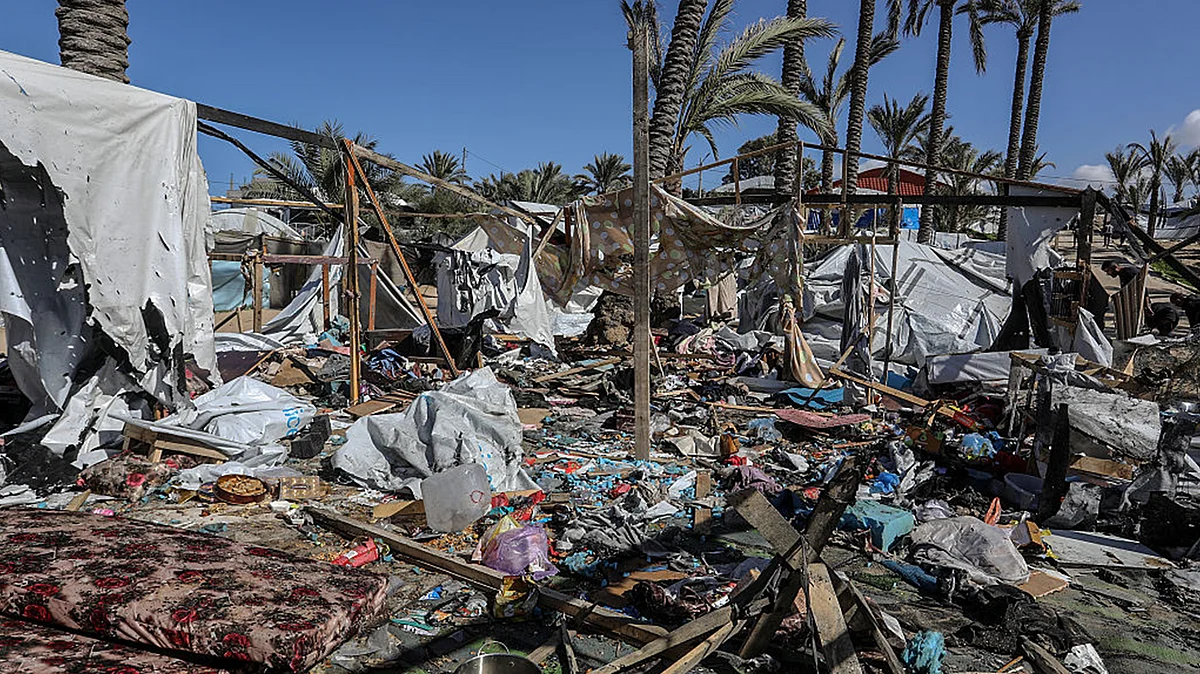 <div class="paragraphs"><p>غزہ میں تباہی کا منظر / Getty Images</p></div>