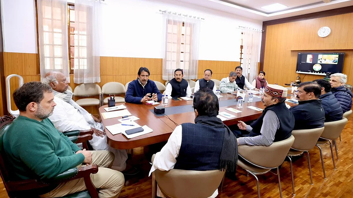 <div class="paragraphs"><p>مغربی بنگال میں اسمبلی انتخاب کے پیش نظر تبادلہ خیال کرتے ہوئے کانگریس کے سرکردہ لیڈران، تصویر ’ایکس‘ @INCIndia</p></div>