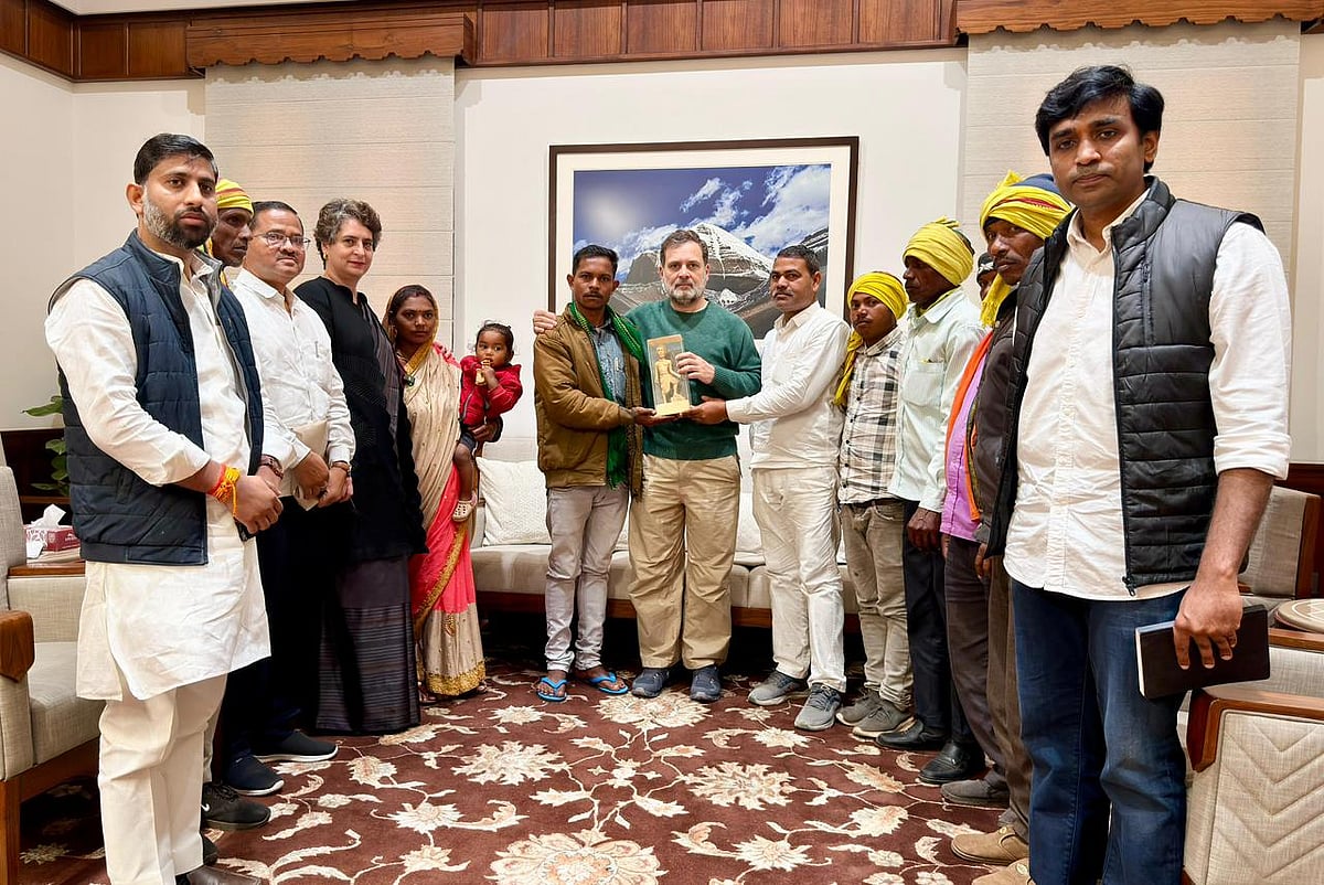 ’آنکھوں میں آنسو اور درد بھری زبان سے جنگل کٹنے کی تکلیف بیان کی‘، قبائلیوں کے نمائندہ وفد سے راہل گاندھی نے کی ملاقات