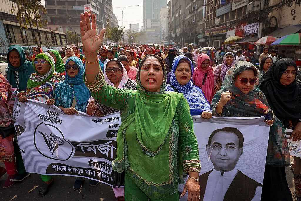 <div class="paragraphs"><p>بنگلہ دیش میں انتخابی مہم کے دوران خواتین / Getty Images</p></div>