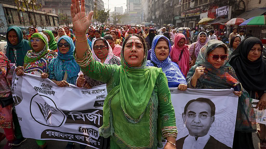 <div class="paragraphs"><p>بنگلہ دیش میں انتخابی مہم کے دوران خواتین / Getty Images</p></div>