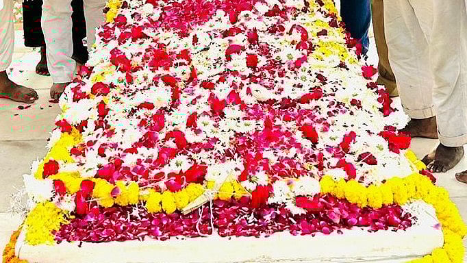 <div class="paragraphs"><p>مزار کی علامتی تصویر</p></div>