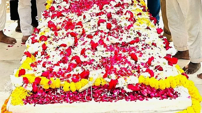 کنگ جارج میڈیکل یونیورسٹی انتظامیہ نے احاطہ میں موجود 5 ناجائز مزاروں کو ہٹانے کے لیے جاری کیا دوسرا نوٹس