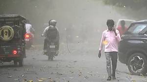 این سی آر میں بدلتا موسم اور آلودگی، اسپتالوں میں موسمی بیماریوں کے مریضوں میں اضافہ