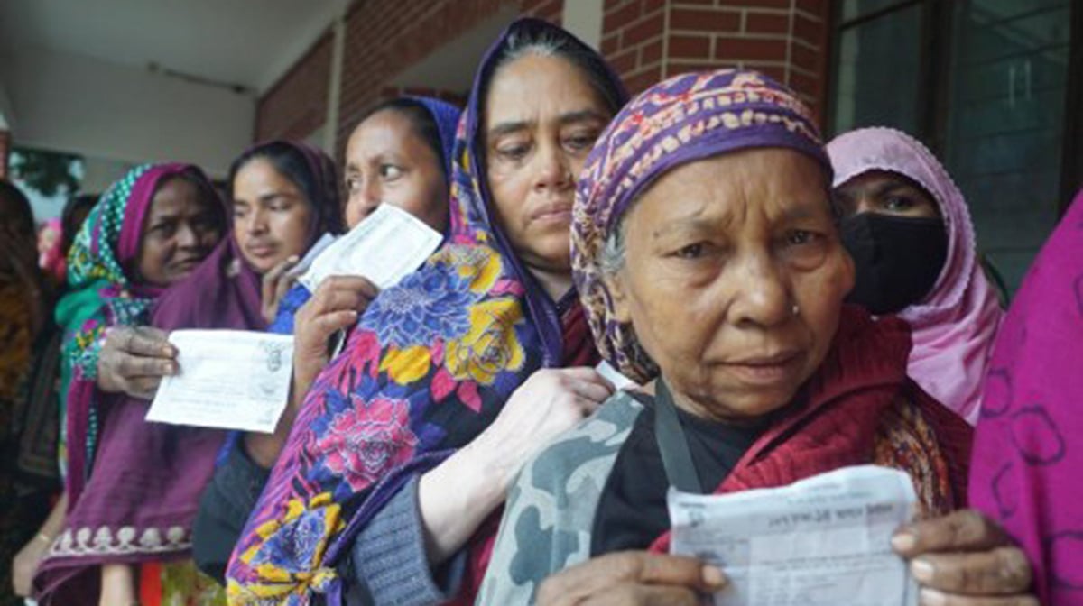 بنگلہ دیش میں عام انتخابات اور رائے شماری، سخت سکیورٹی میں 299 حلقوں میں ووٹنگ جاری