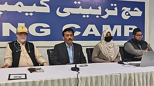 حج 2026: عازمین حج کا تربیتی کیمپ اختتام پذیر، سرکاری اسپتالوں میں طبی جانچ کا سلسلہ جاری