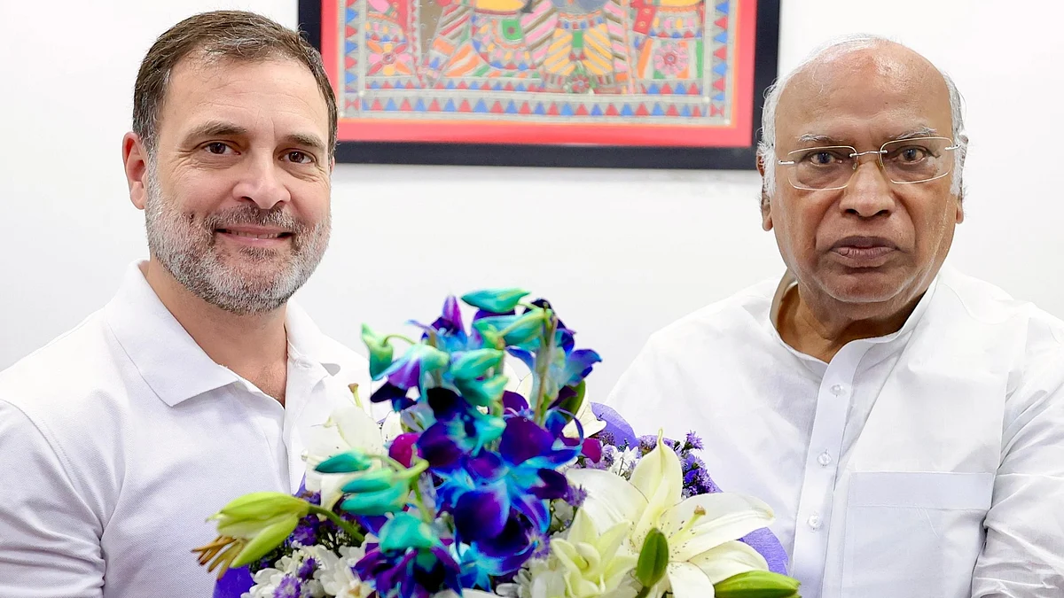 <div class="paragraphs"><p>کانگریس صدر کھڑگے اور راہل گاندھی</p></div>