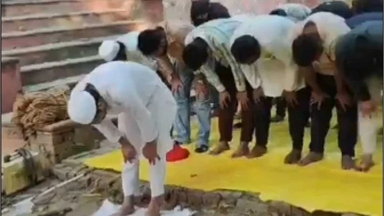 لکھنؤ یونیورسٹی میں مسجد کا گیٹ بند کرنے پر تنازع، ہندو طلبہ نے دیا نمازیوں کا ساتھ