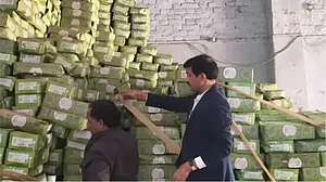 کانپور میں ملاوٹ خوروں پر شکنجہ، ایکسپائر کھجور ضبط، کھویا اور سپاری تلف